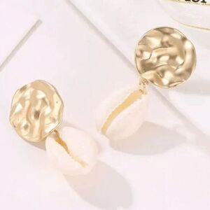 2/$21 Ladies Fashion Seashell Earrings
